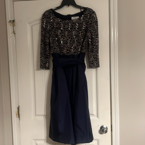 JESSICA HOWARD FORMAL DRESS - Picture 4 of 6